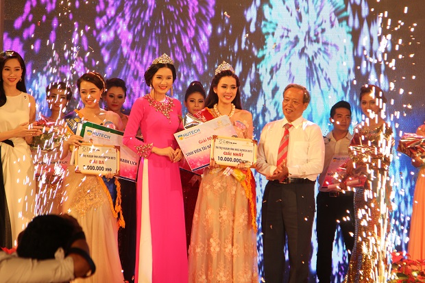 Gặp gỡ thí sinh Miss HUTECH 2017 vào bán kết Nữ sinh viên Việt Nam duyên dáng 2016