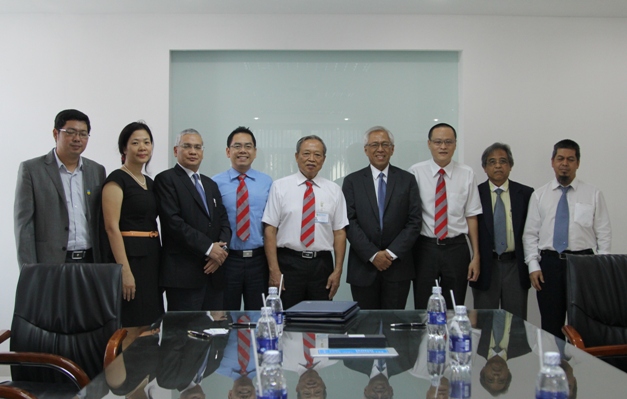 Malaysia – Vietnam English Center was established by HUTECH in cooperation with OUM. 28