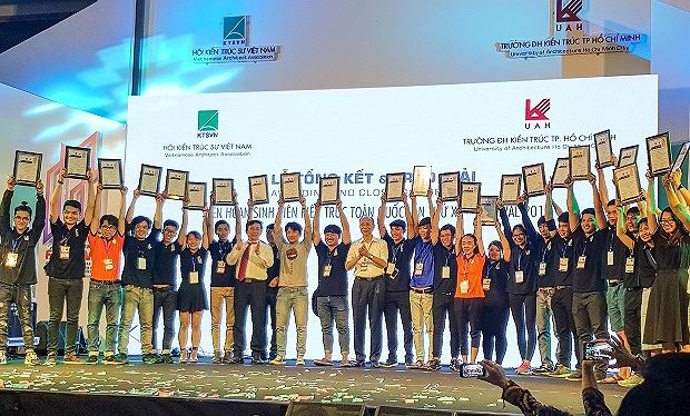 Sinh viên HUTECH (áo cam) nhận giải Tài năng tại Festival Sinh viên Kiến trúc toàn quốc 2018